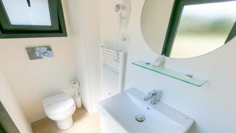 Komfortplads med eget badeværelse